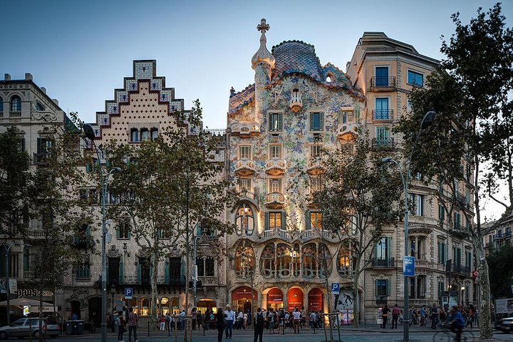 Private 4-hour Tour 'a la Carte' in Barcelona with private pick up and drop off - Image 3