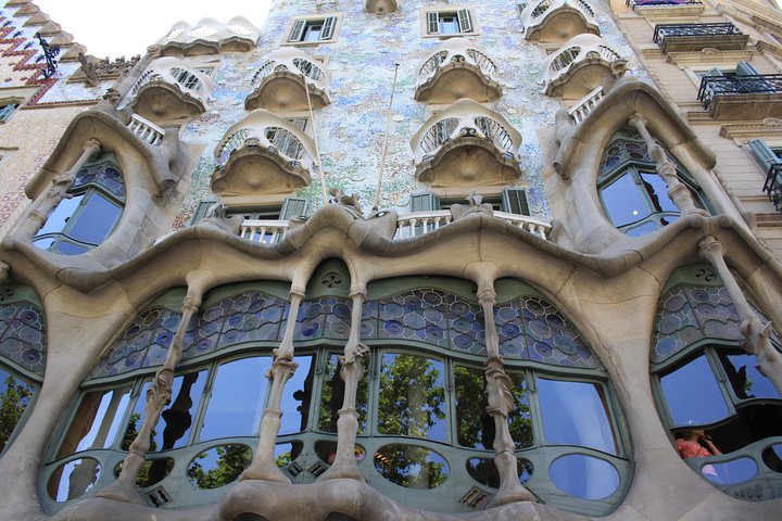 Private 4-hour Tour 'a la Carte' in Barcelona with private pick up and drop off - Image 4