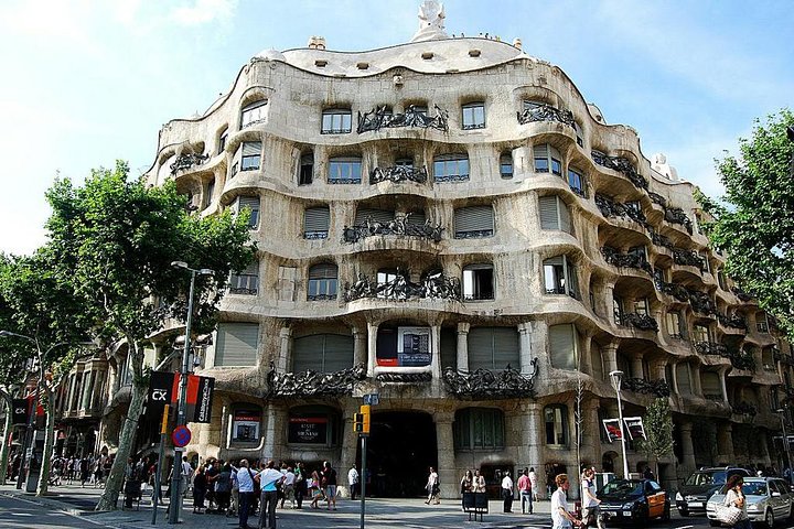 Private 4h Tour Of Camp Nou And Most Emblematic Sites Of Barcelona with pick up - Image 2