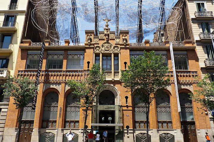 Private 4h Tour Of Camp Nou And Most Emblematic Sites Of Barcelona with pick up - Image 3