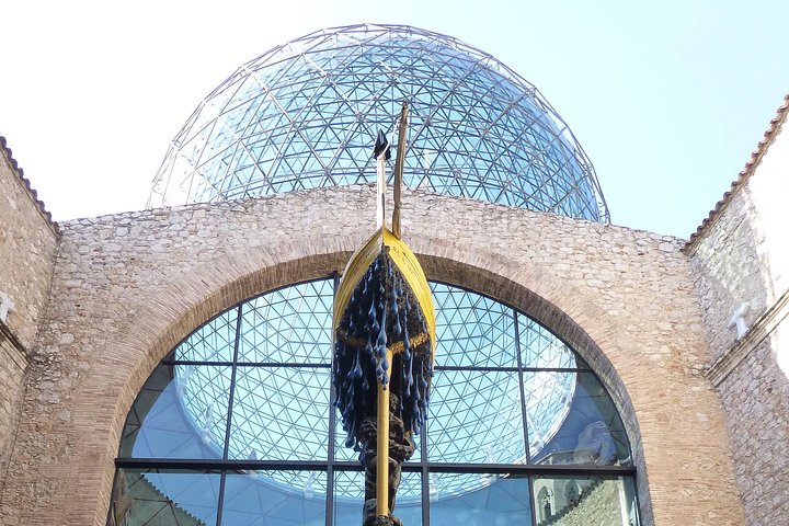 Private 6-Hour tour of Dali Museum in Figueras from Barcelona with Hotel pick up - Image 3