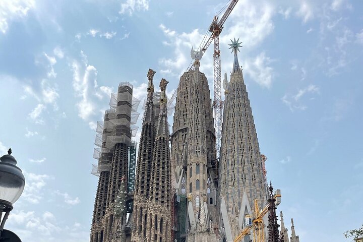 Private Barcelona Tour: Park Güell & Sagrada Familia - Image 1