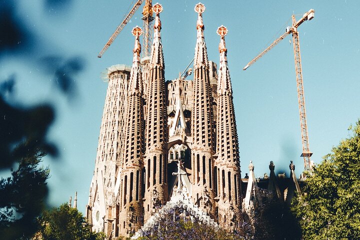 Private Best of Barcelona with Sagrada Familia Guided Tour - Image 2