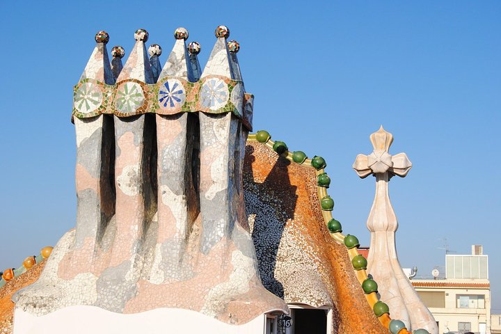 Private Casa Batlló & La Pedrera Tour + Chocolate Tasting - Image 1