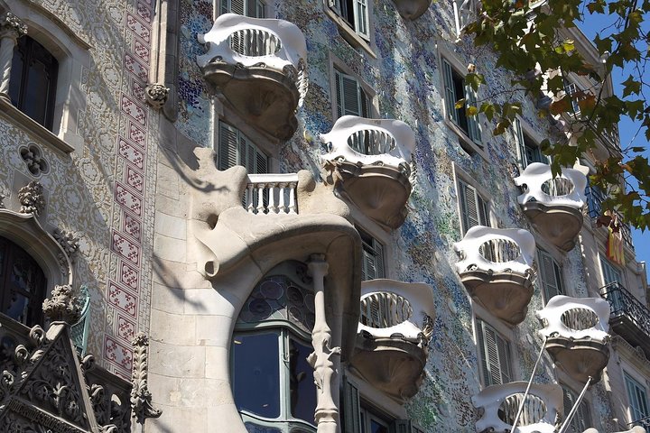 Private Casa Batlló & La Pedrera Tour + Chocolate Tasting - Image 5