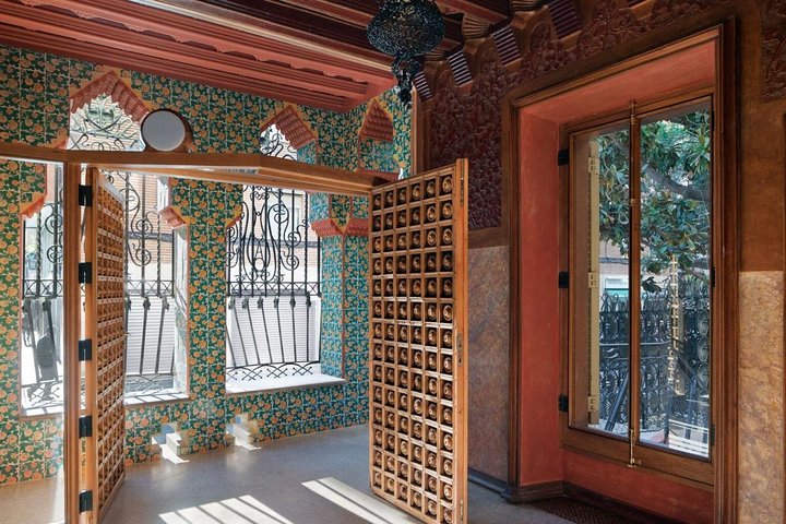 Private Casa Vicens & Skip-the-line + Official Licensed Guide - Image 3