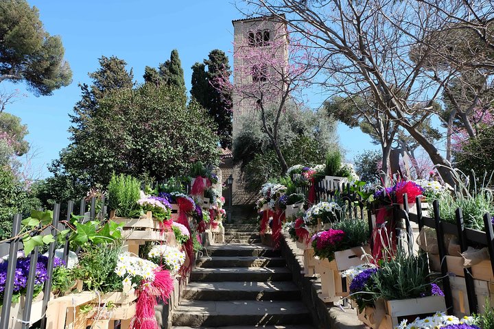 Private Customized Barcelona Tour by Mercedes VIP Bus and Personal Expert Guide - Image 4