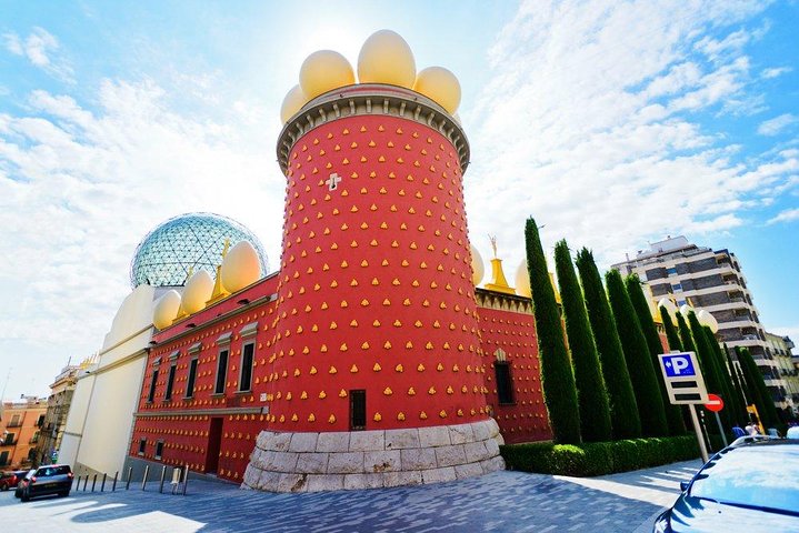 Private Dalí Museum and Tour from Barcelona - Image 1