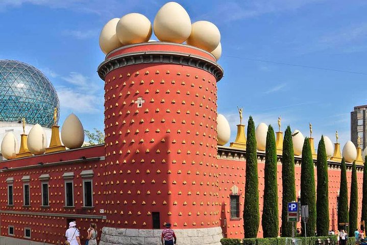 Private Dalí Museum & Gala Castle Tour + Local Lunch - Image 2