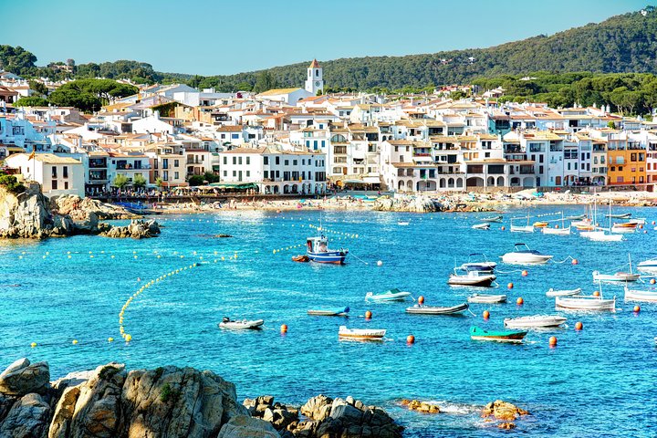 Private Girona Tour & Costa Brava Beach + Seaside Lunch - Image 1