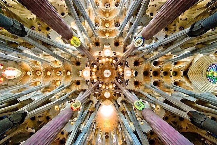 Private Golden Hour in Sagrada Familia + Official Licensed Guide - Image 2