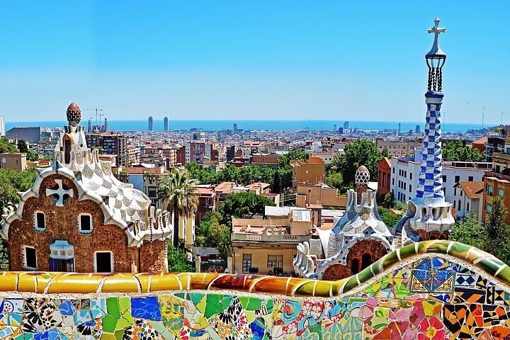 Private Golden Hour in Sagrada Familia Tour & Park Güell's Sunset - Image 4