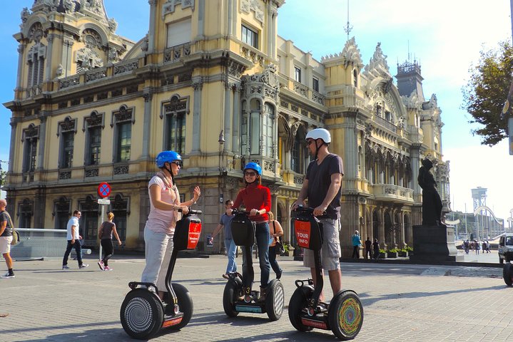 Private Live Guided Barcelona Segway Tour - 180 min - Image 1