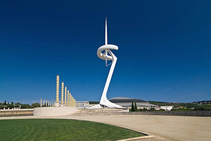Private Modern Architecture Tour of Barcelona with private pick up and drop off - Image 2