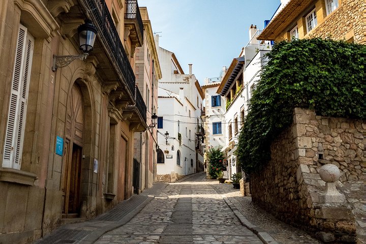 Private Sitges, Wine Tasting & Chocolate Tour + Local Lunch  - Image 4