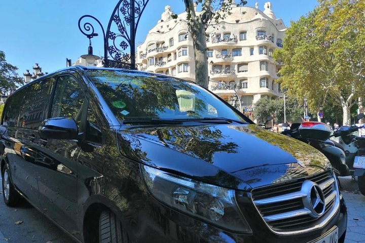 Private Tour Barcelona and Montserrat 8 Hours - Image 3
