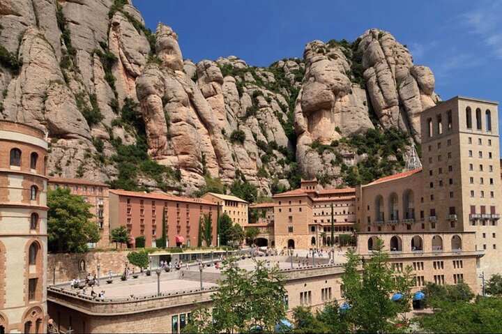 Private Tour from Barcelona to Monserrat - Image 5