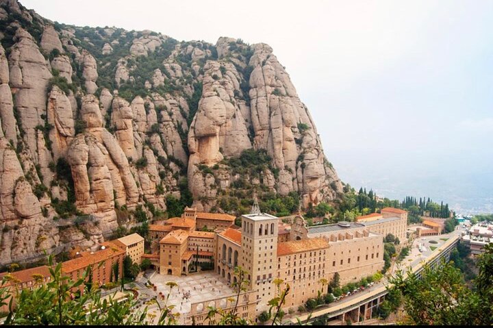 Private Tour from Barcelona to Monserrat - Image 2