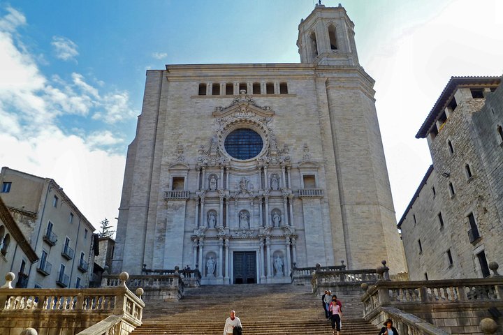 Private tour to Girona and Sitges from Barcelona - Image 4