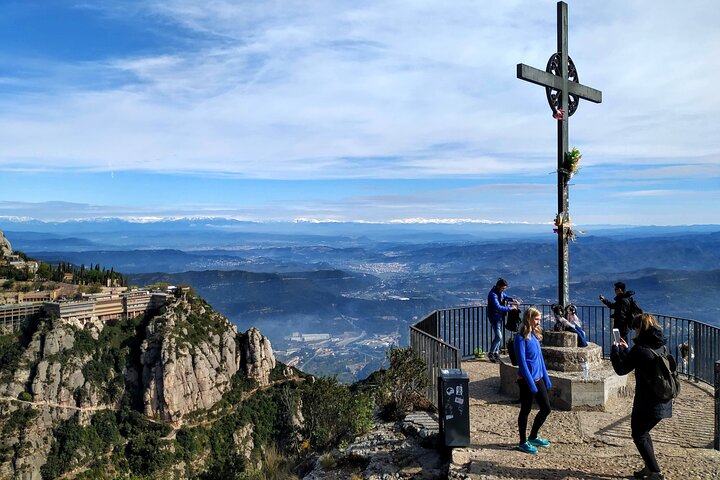 Private Tour to Montserrat with a specialized local guide - Image 4
