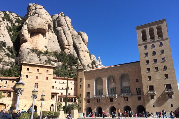 Private Tour to Montserrat with a specialized local guide - Image 2