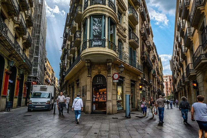 Private Walking Tour Across Gothic Quarter  - Image 1