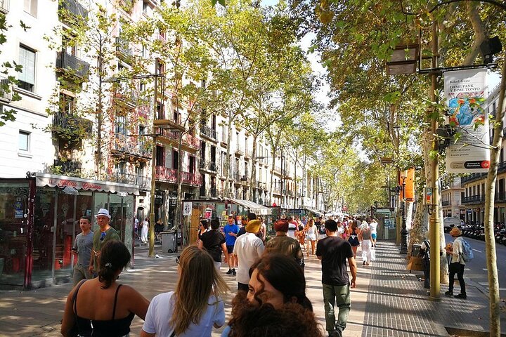 Private Walking Tour Across Gothic Quarter  - Image 2
