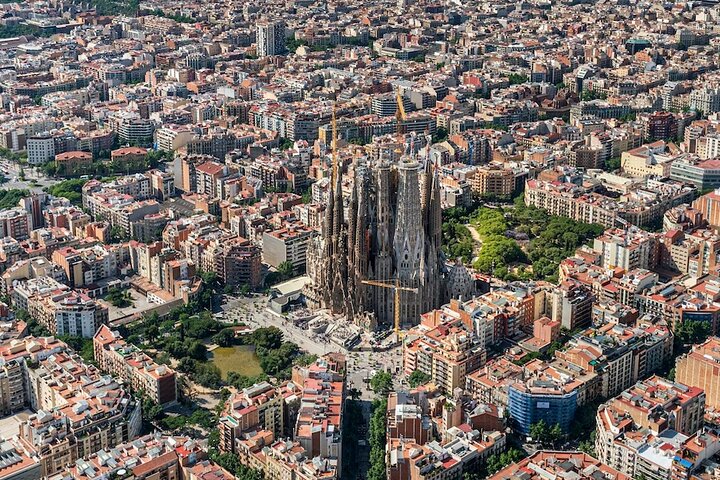 Sagrada Familia: Fast Track & Tower Access with Pick and Drop Off - Image 2
