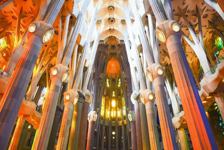 Sagrada Familia: Fast Track & Tower Access with Pick and Drop Off - Image 4