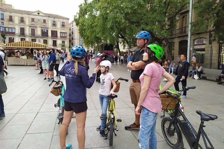 Sights of Barcelona E-Bike Tour Led by a Local Guide - Image 4