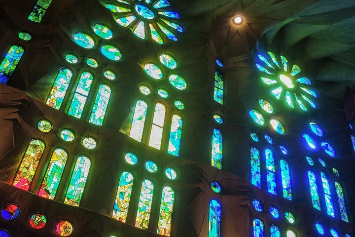 Skip the line La Sagrada Familia Basilica with Private Guide - Image 4