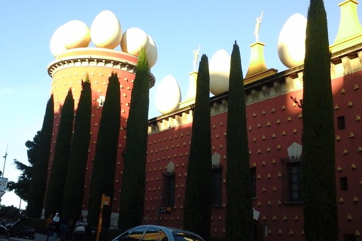 Surreal experience: visit the Dalí museum - Image 1