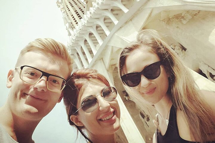 Welcome Private Tour in Barcelona with Licensed Guide - Image 3