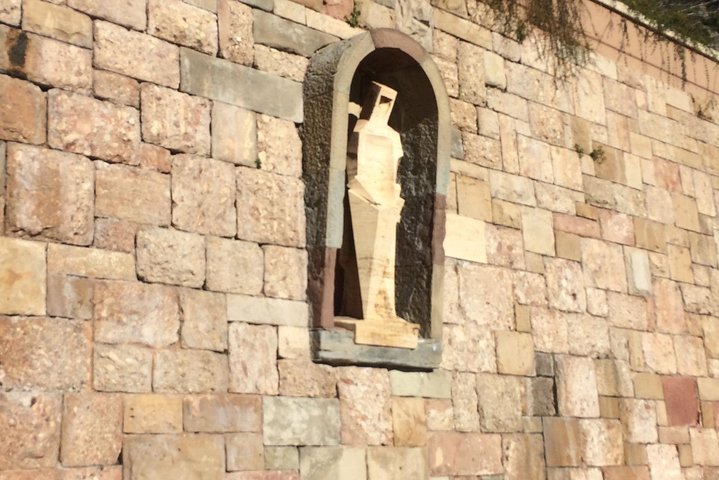 Wineries & Montserrat private tour (8 hours) - Image 2