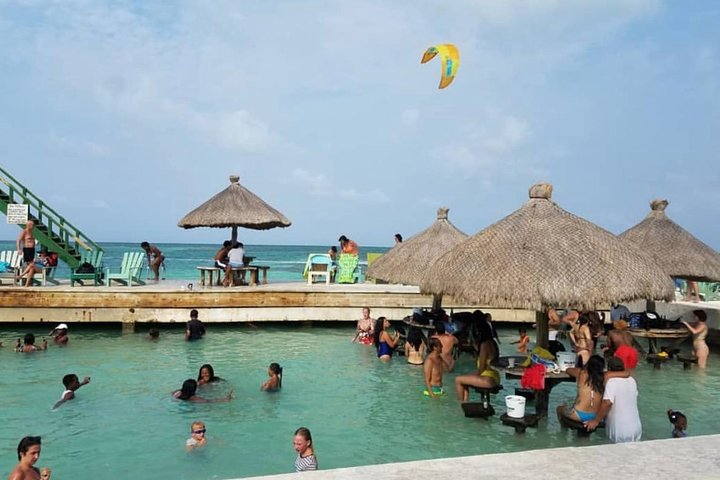 Caye Caulker Split Island Getaway and Tarpon Feeding - Image 3