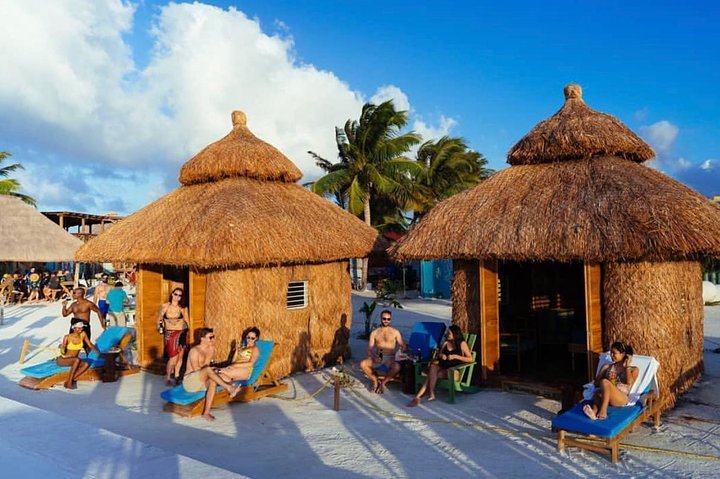 Caye Caulker Split Island Getaway and Tarpon Feeding - Image 4