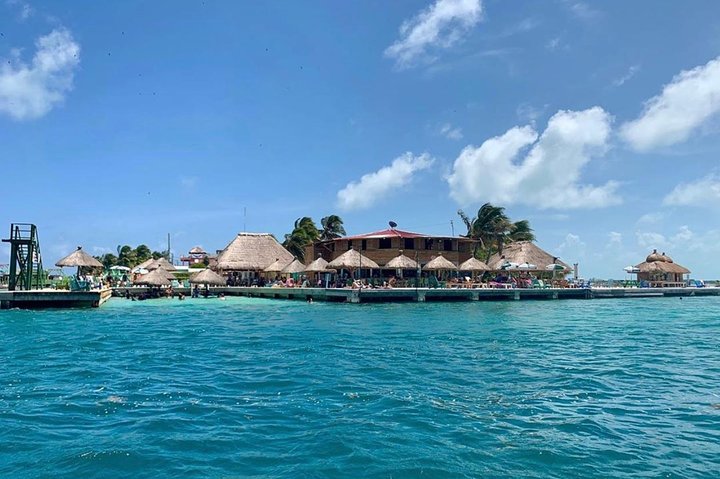Caye Caulker Split Island Getaway and Tarpon Feeding - Image 1
