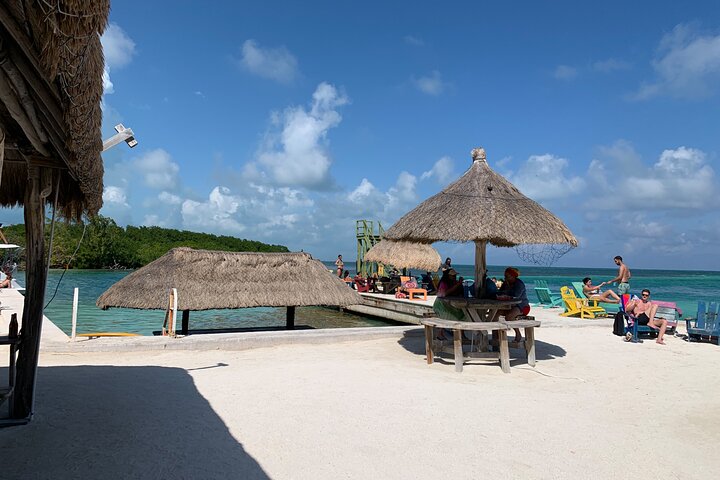 Caye Caulker Split Island Getaway and Tarpon Feeding - Image 5