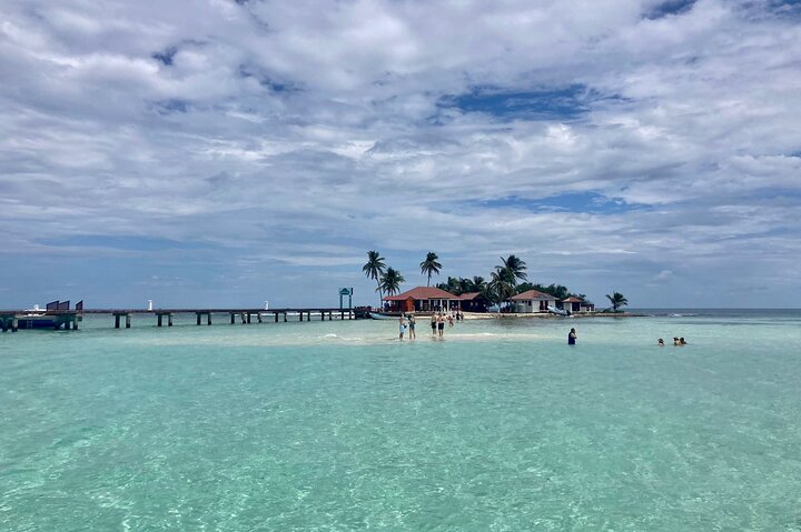 Goff's Caye Beach And Snorkeling - Image 1