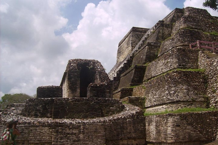 Howler Monkeys and Mayan Adventure at Altun Ha - Image 1