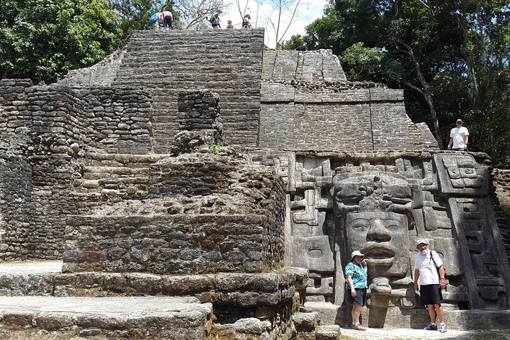 Lamanai Temples, River Cruise, Bird and Monkeys sightseeing  - Image 4