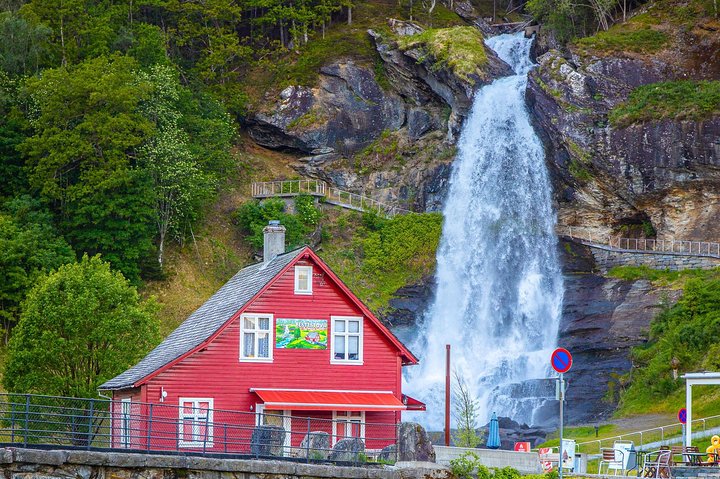 AMAZING HARDANGER FJORD: Private guided round trip from Bergen, 10 hours - Image 3