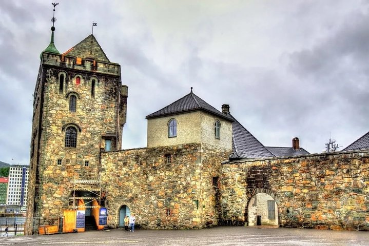 Bergen by car private tour with local food tasting - Image 4