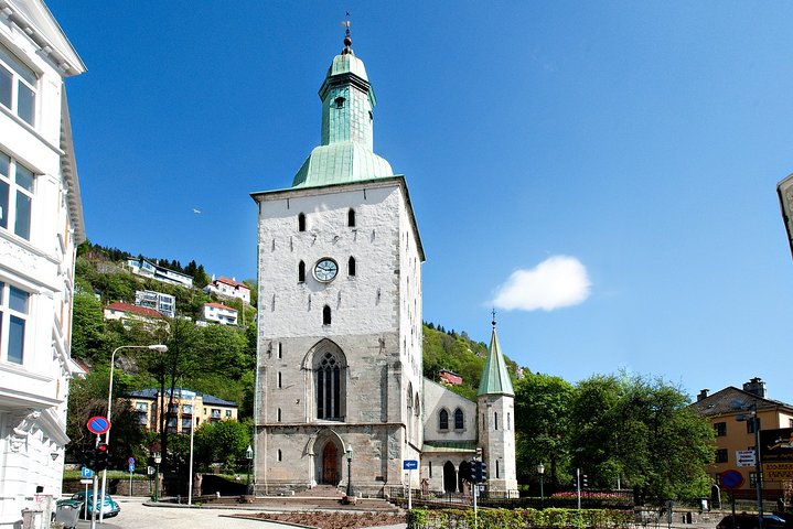 Bergen by car private tour with local food tasting - Image 1