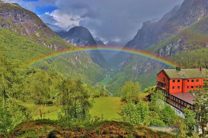 PRIVATE GUIDED TOUR: Highlights of Norway – Trip to the Sognefjord – SUMMER - Image 1