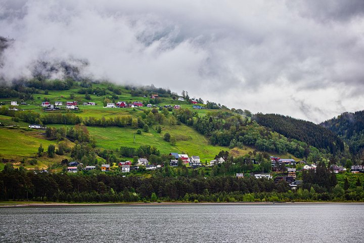 PRIVATE GUIDED TOUR: Highlights of Norway – Trip to the Sognefjord – WINTER - Image 3