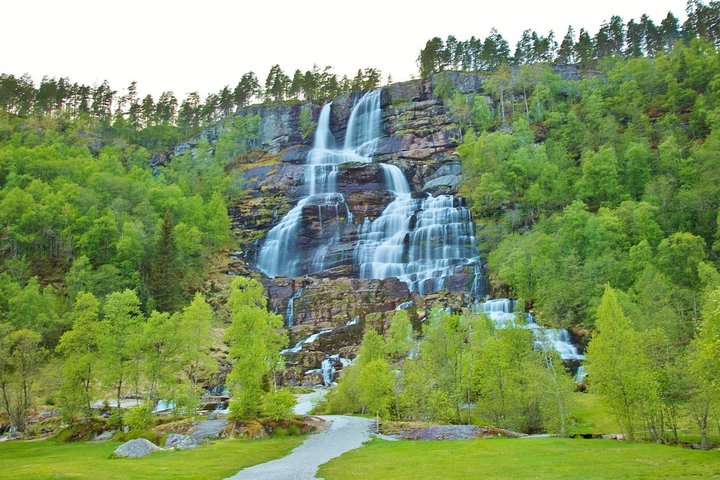 PRIVATE GUIDED TOUR: Norway's Highlights – Viking Special, 11-12 hours – SUMMER - Image 3