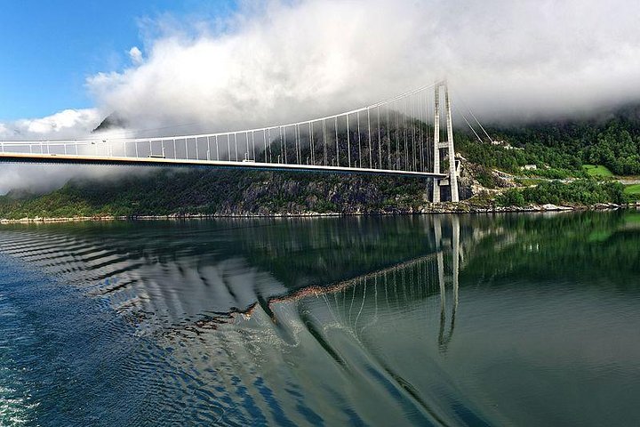 Private tour - Hardangerfjord, Voss Gondol & 4 Great Waterfalls - Image 3