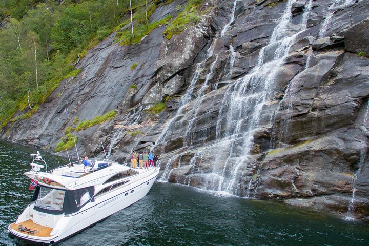 Private yacht - Fjord, mountains and waterfalls cruise to Modal - Image 3