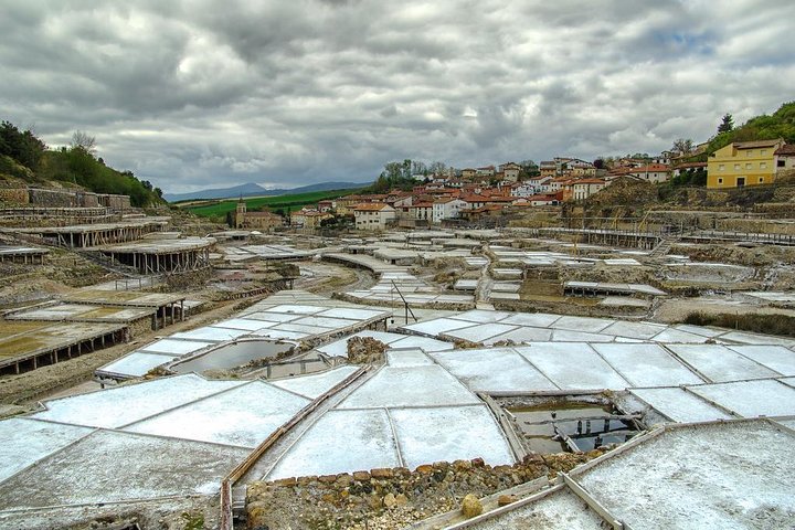 Luxury Tour By Alava (Vitoria-Gasteiz and Salinas De Añana) - Image 1
